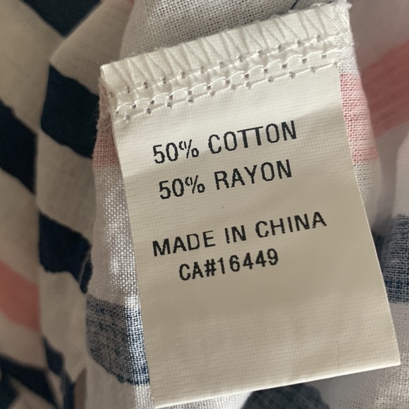 NWT, unique dress or tunic with side pockets and buttons off center. Size S. - Picture 4 of 6